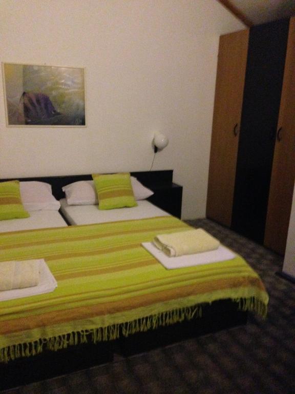Guest House Alek Vrboska Room photo