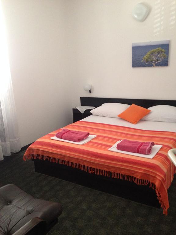 Guest House Alek Vrboska Room photo