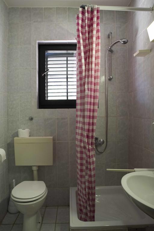 Guest House Alek Vrboska Exterior photo